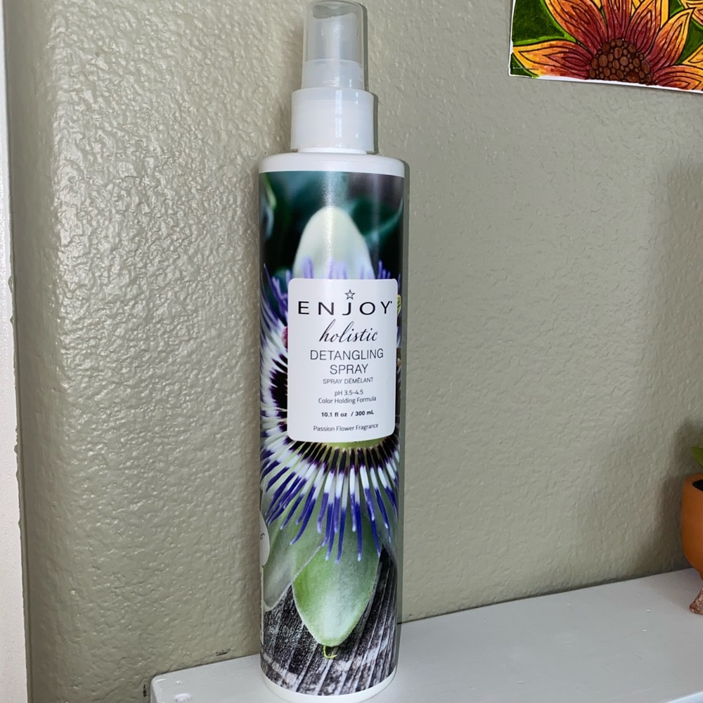Enjoy Holistic Detangling Spray